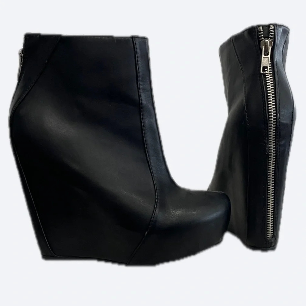 Black Wedge Ankle Boots with Rear Zip - Women - Size 7.5 - Picture 7 of 16